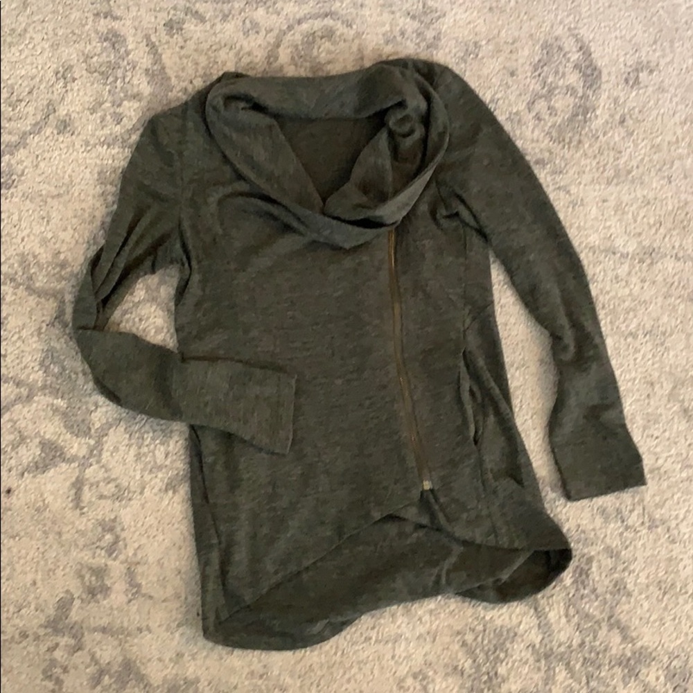 Athletic style jacket with pockets olive